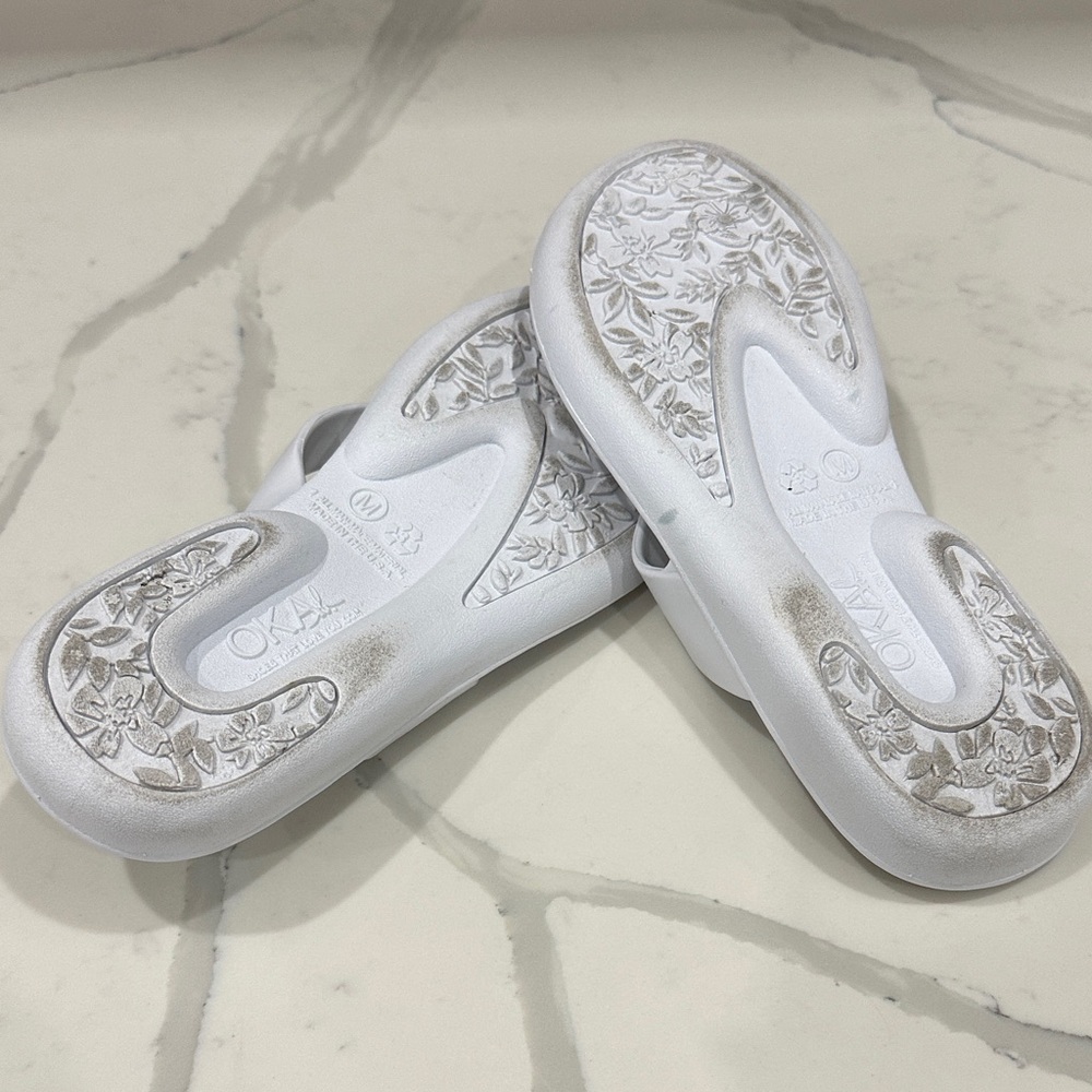 OKA b. White Sandals with Turtle Embellishments - Picture 11 of 12